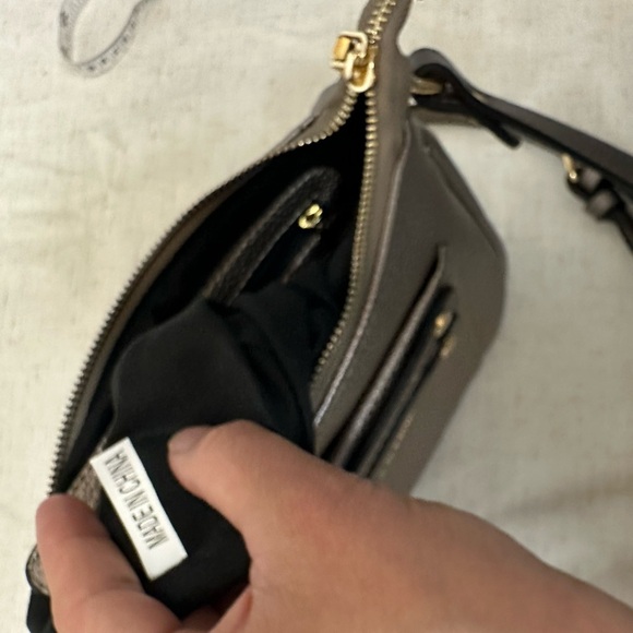 Compact Gray Crossbody Bag with Gold Accents 🤍🤍 - Picture 6 of 12